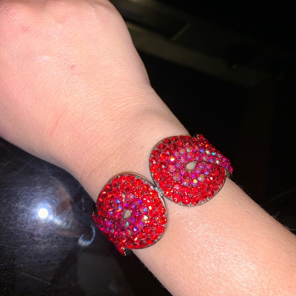 Designer Style Red Rhinestones Bracelet - Picture 4 of 5